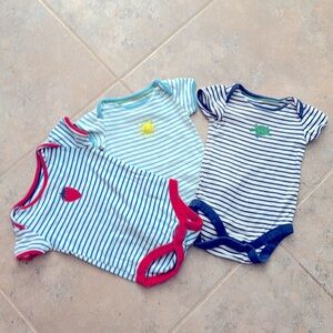 🍓 ☀️ 🐢 Baby Boden striped onesies / bodysuits 6-9 months - bundle of 3